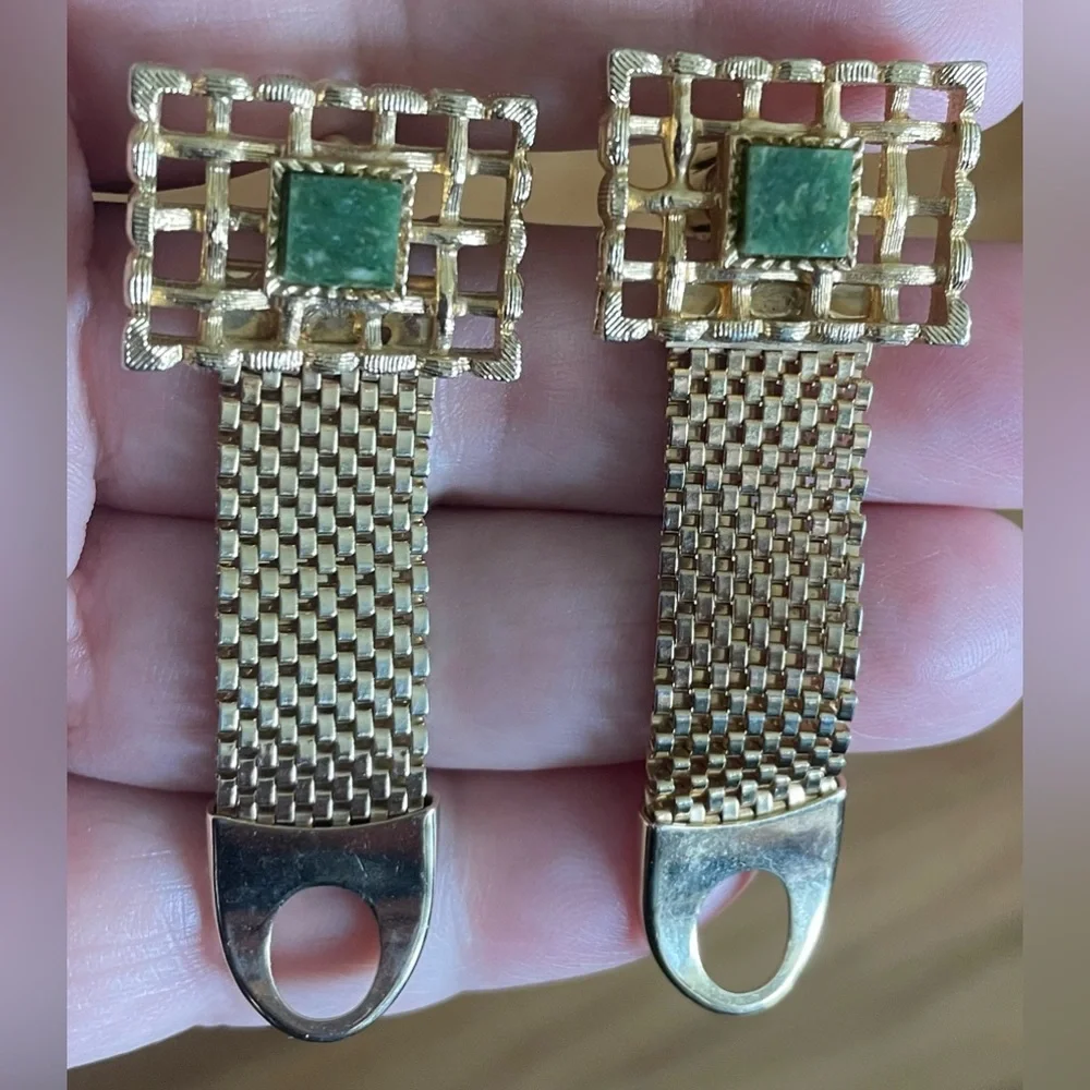 Vintage Gold Tone Lattice Mesh Wrap Around Mesh CuffLinks with Green Stone